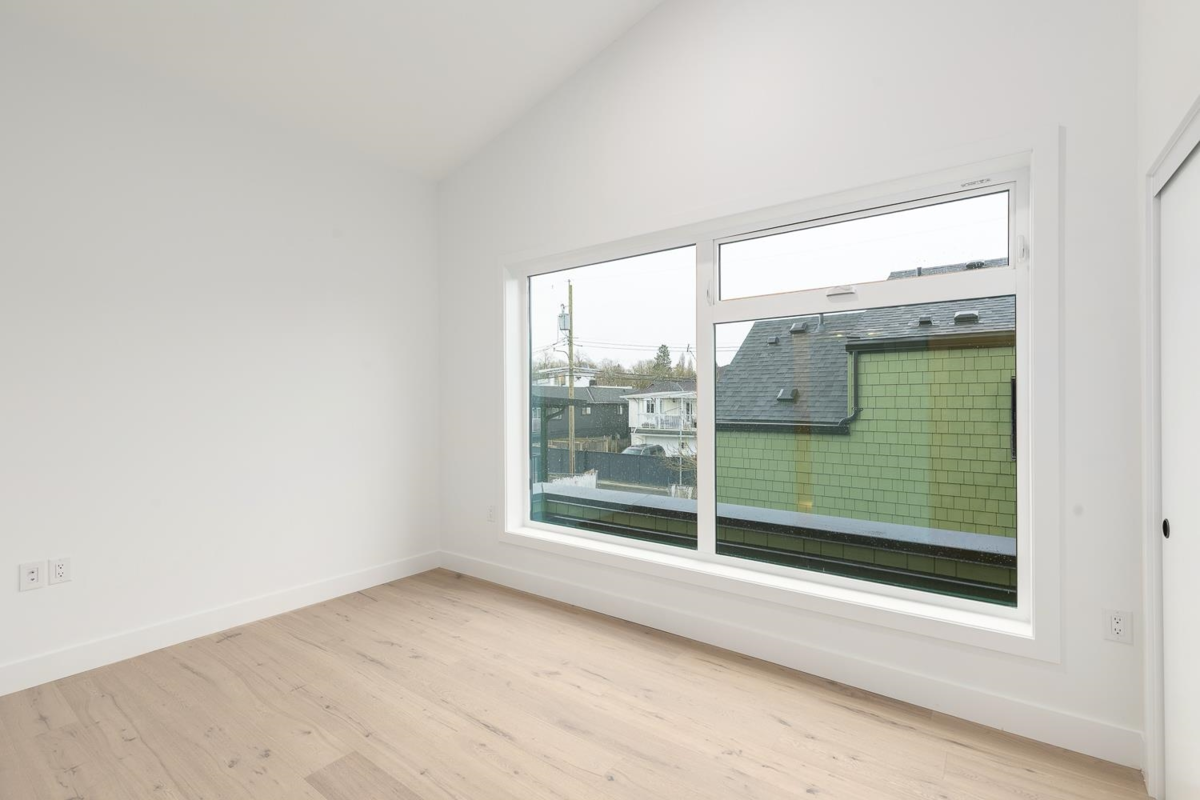 Powder Room Photo of 462 E 17th Avenue, Vancouver, BC