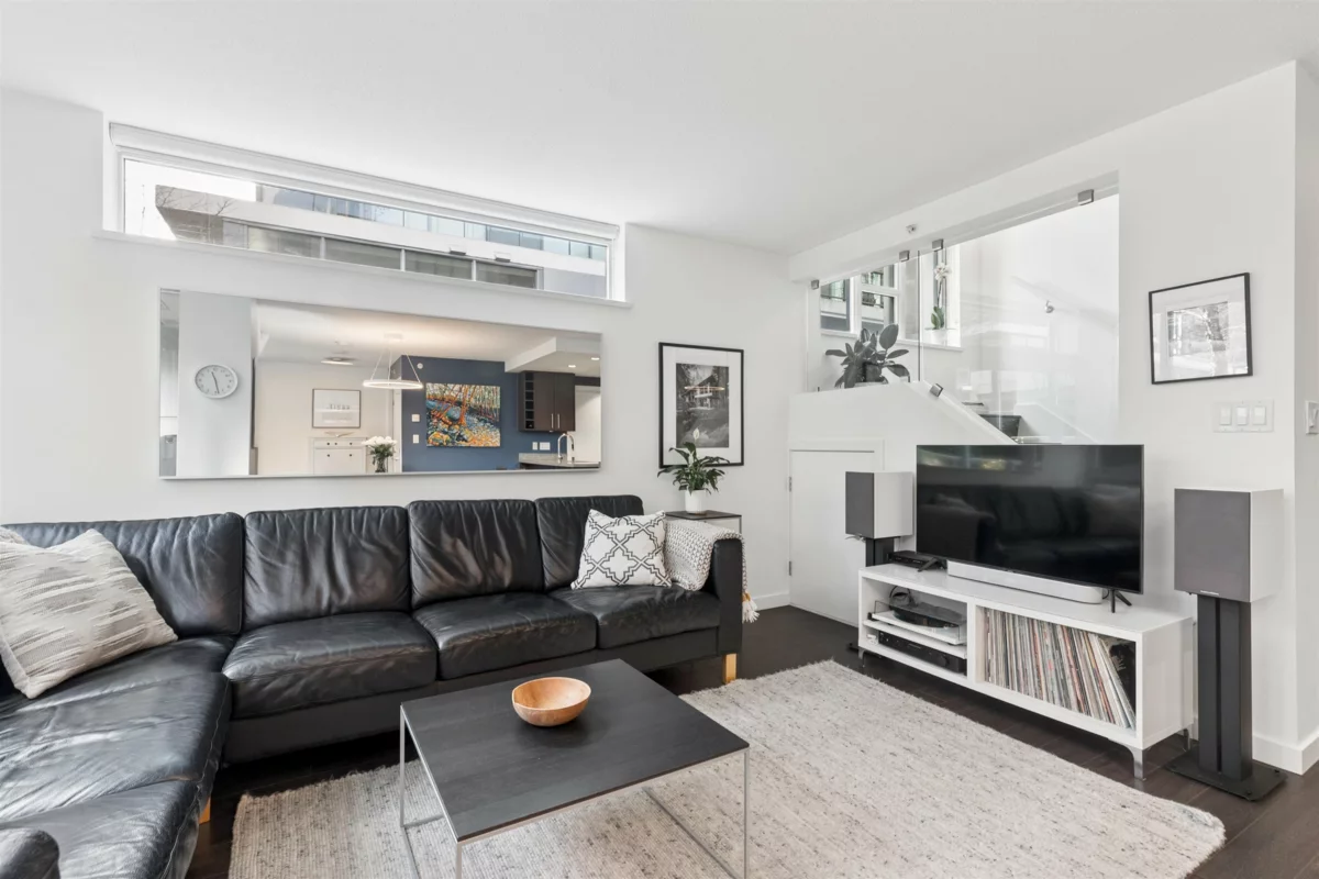 Entry Foyer Photo of 156 W 1st Avenue, Vancouver, BC