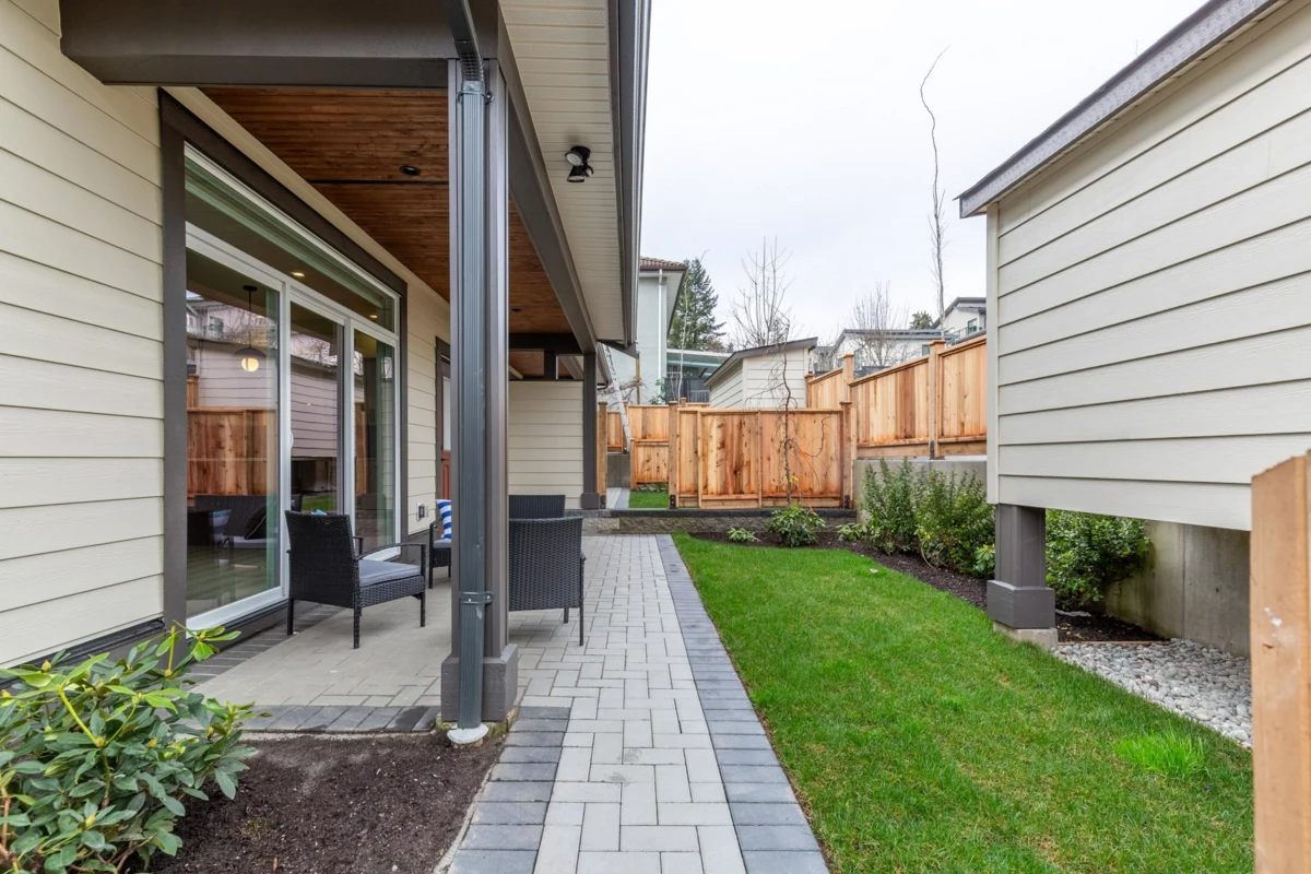 Garden / Landscaping Photo of 3 1211 Thomas Avenue, Coquitlam, BC