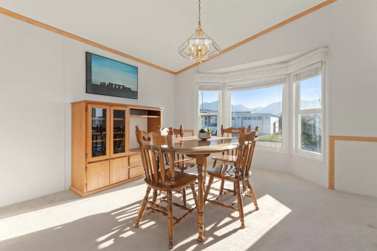Breakfast Nook Photo of 8 45918 Knight Road, Chilliwack, BC