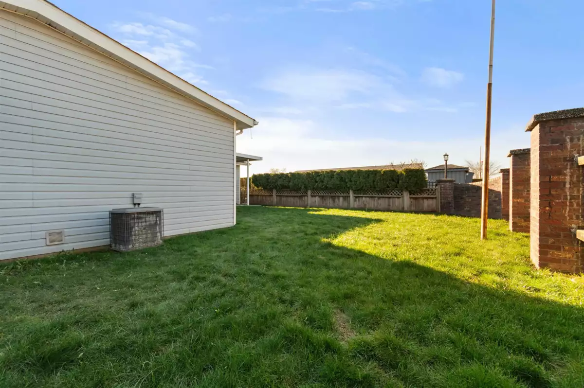 Garden / Landscaping Photo of 8 45918 Knight Road, Chilliwack, BC