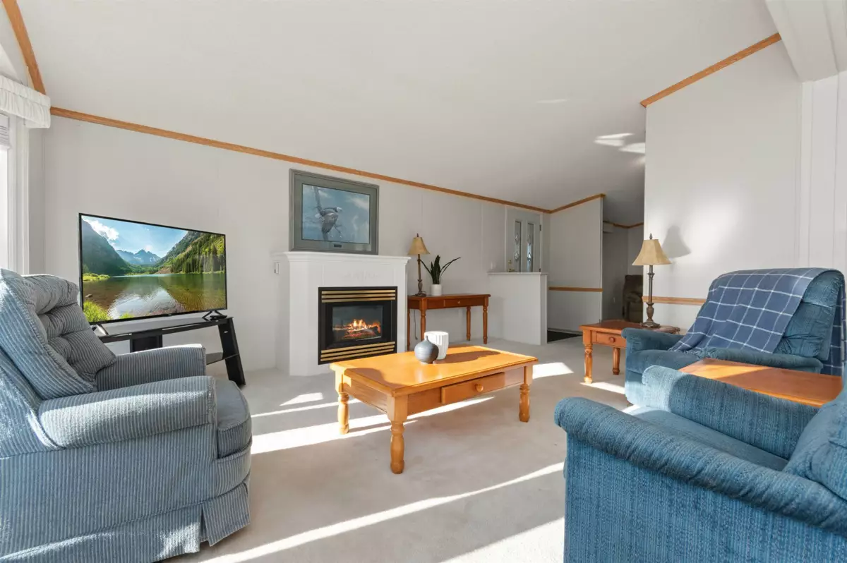 Kitchen Island Photo of 8 45918 Knight Road, Chilliwack, BC