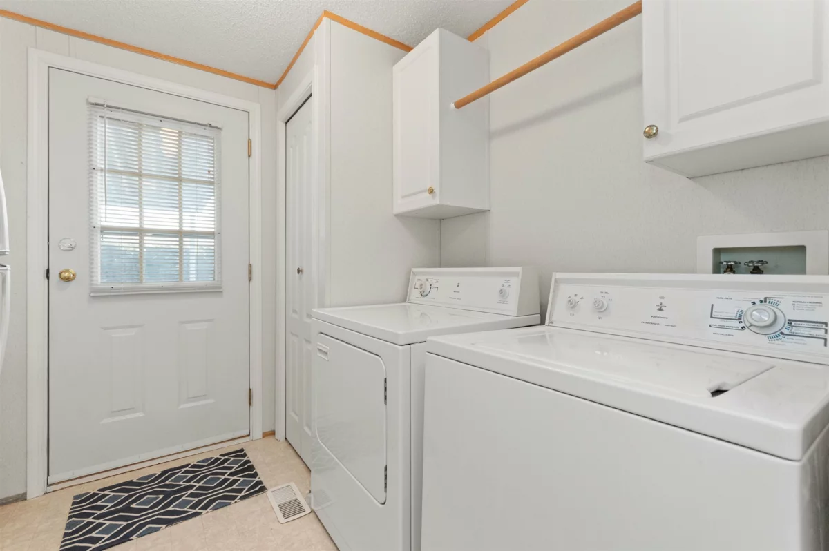 Laundry Room Photo of 8 45918 Knight Road, Chilliwack, BC