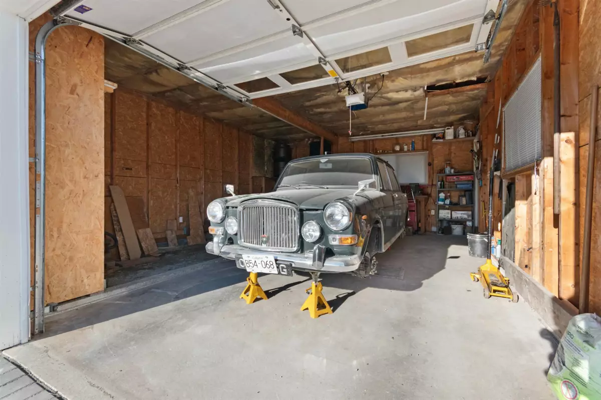 Living Room Photo of 8 45918 Knight Road, Chilliwack, BC