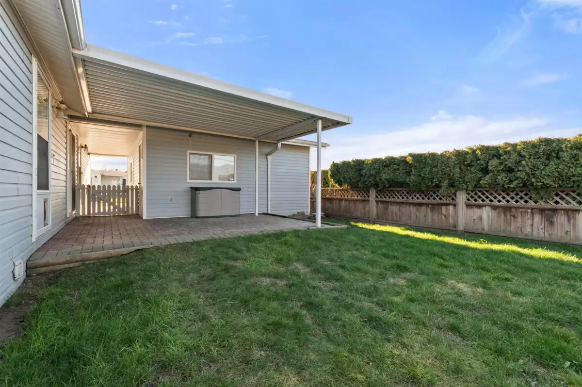 Swimming Pool Photo of 8 45918 Knight Road, Chilliwack, BC
