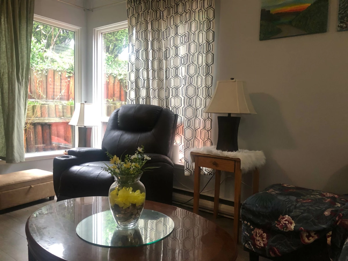 Family Room Photo of 19205 Fairway Drive, Surrey, BC