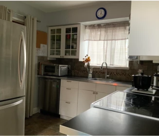 Kitchen Photo of 19205 Fairway Drive, Surrey, BC