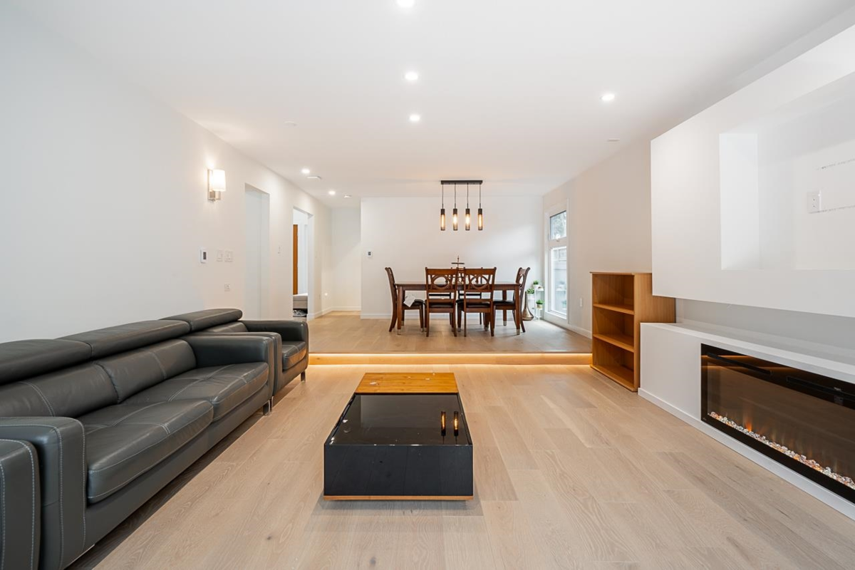 Kitchen Photo of 6540 Juniper Drive, Richmond, BC