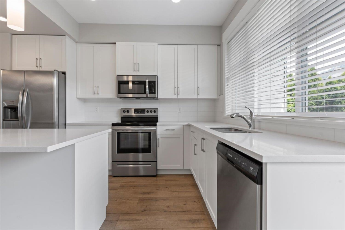 Dining Area Photo of 10 6029 Promontory Road, Chilliwack, BC