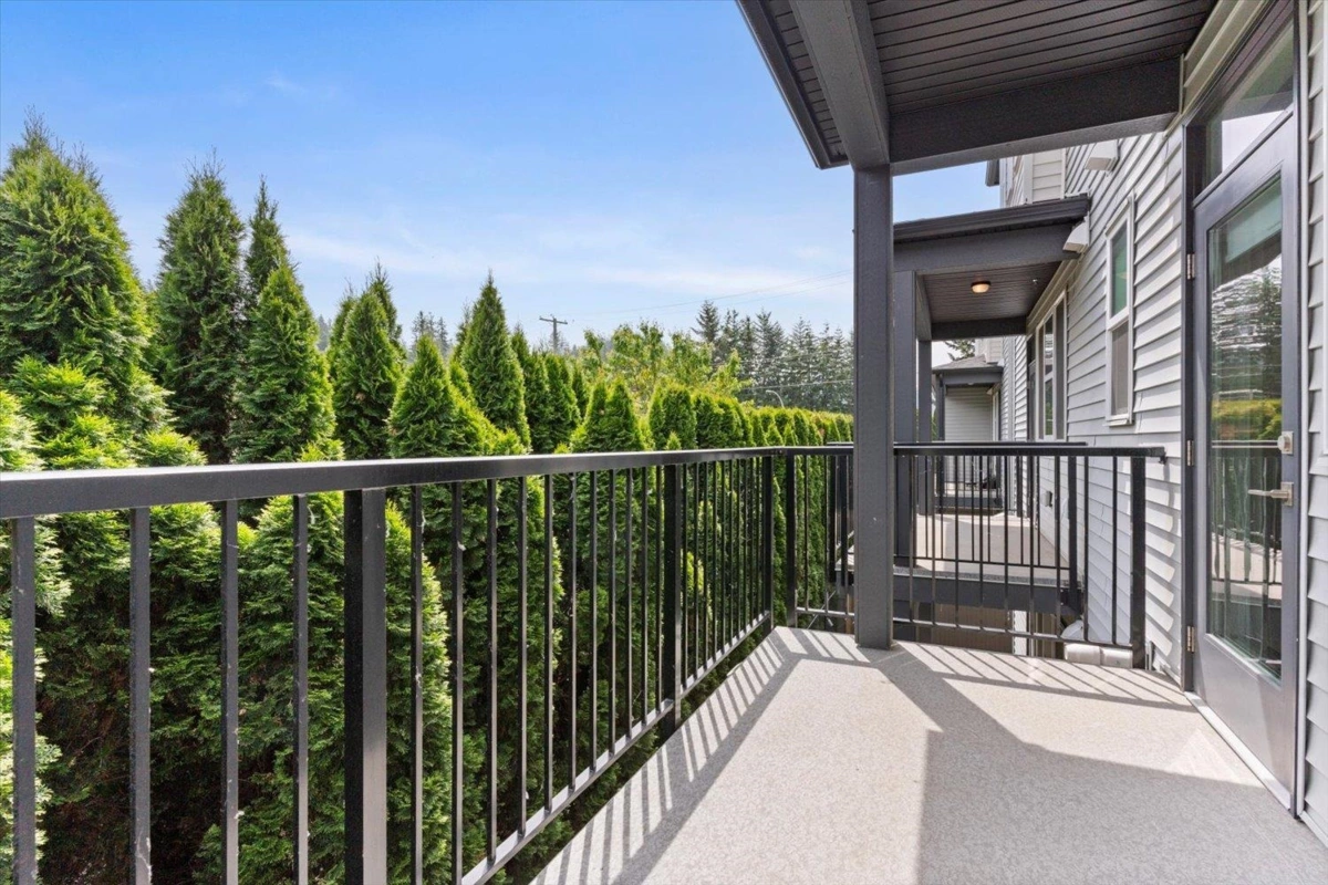 Kitchen Island Photo of 10 6029 Promontory Road, Chilliwack, BC