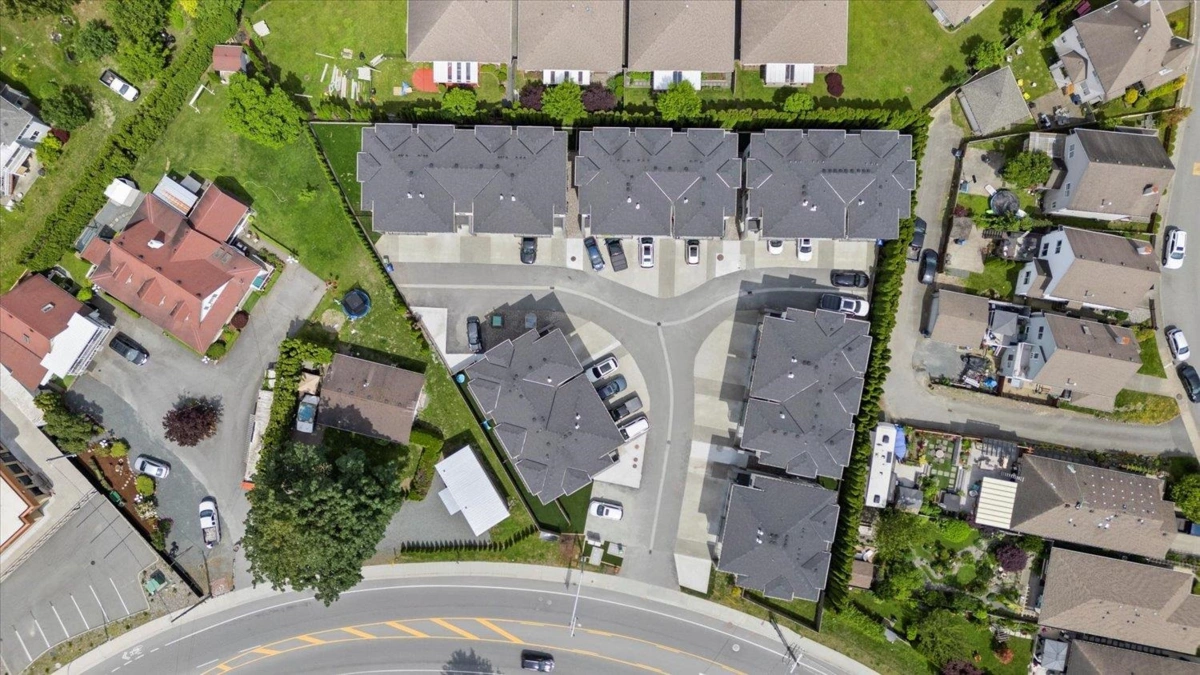 Laundry Room Photo of 10 6029 Promontory Road, Chilliwack, BC