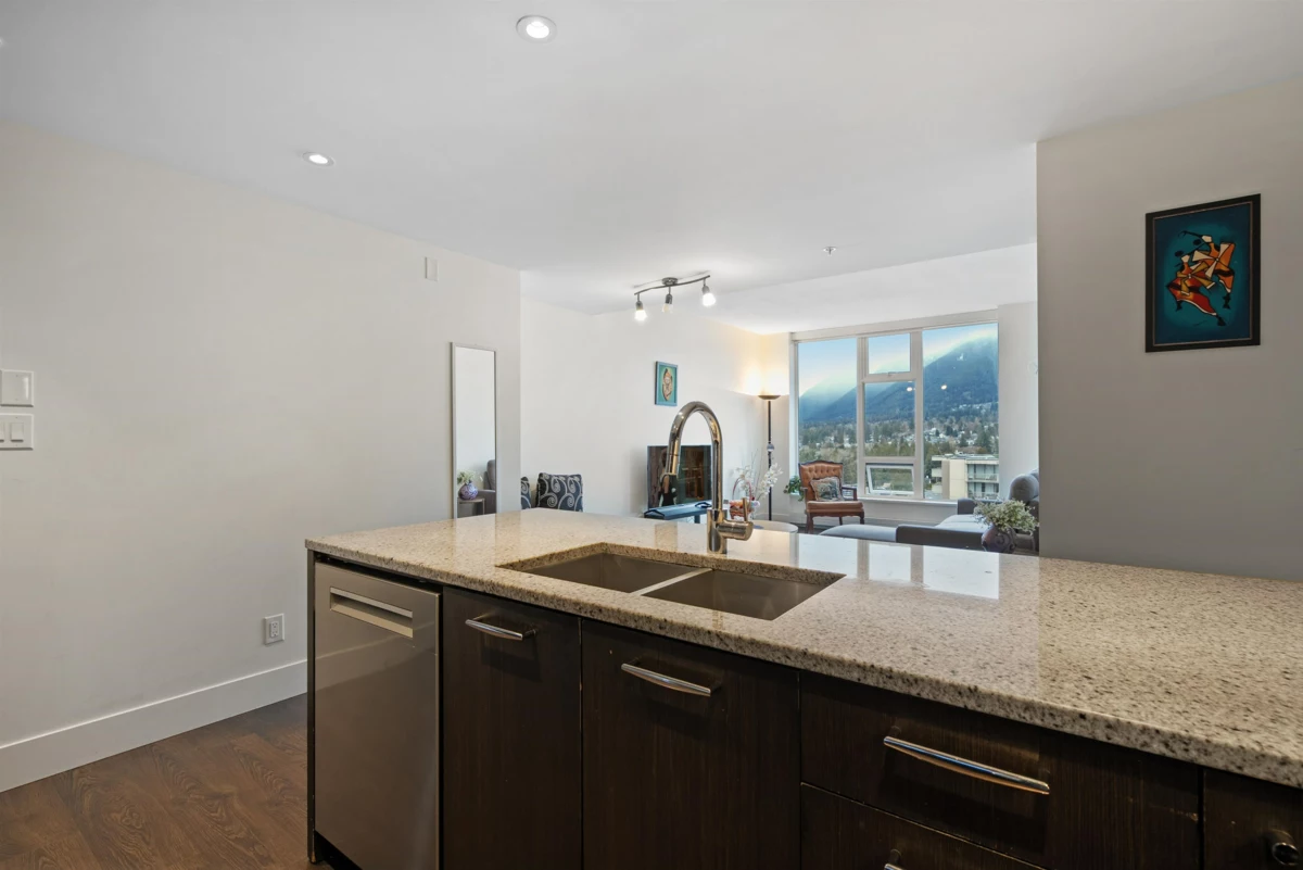 Entry Foyer Photo of 1608 150 W 15th Street, North Vancouver, BC