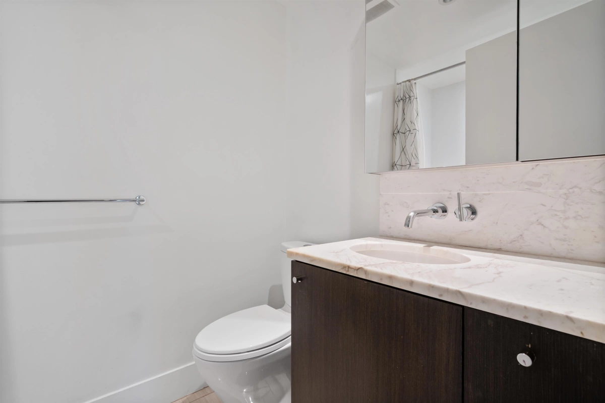 Front Yard Photo of 1608 150 W 15th Street, North Vancouver, BC