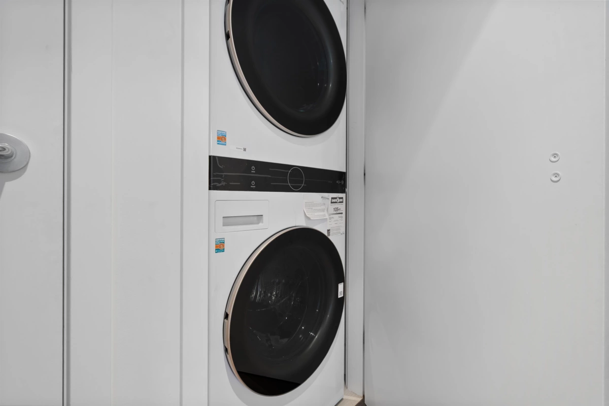 Hot Tub / Spa Photo of 1608 150 W 15th Street, North Vancouver, BC