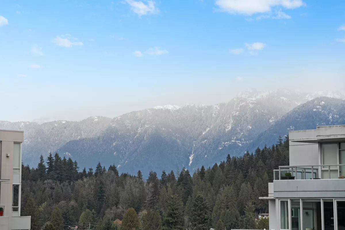 Kitchen Island Photo of 1608 150 W 15th Street, North Vancouver, BC