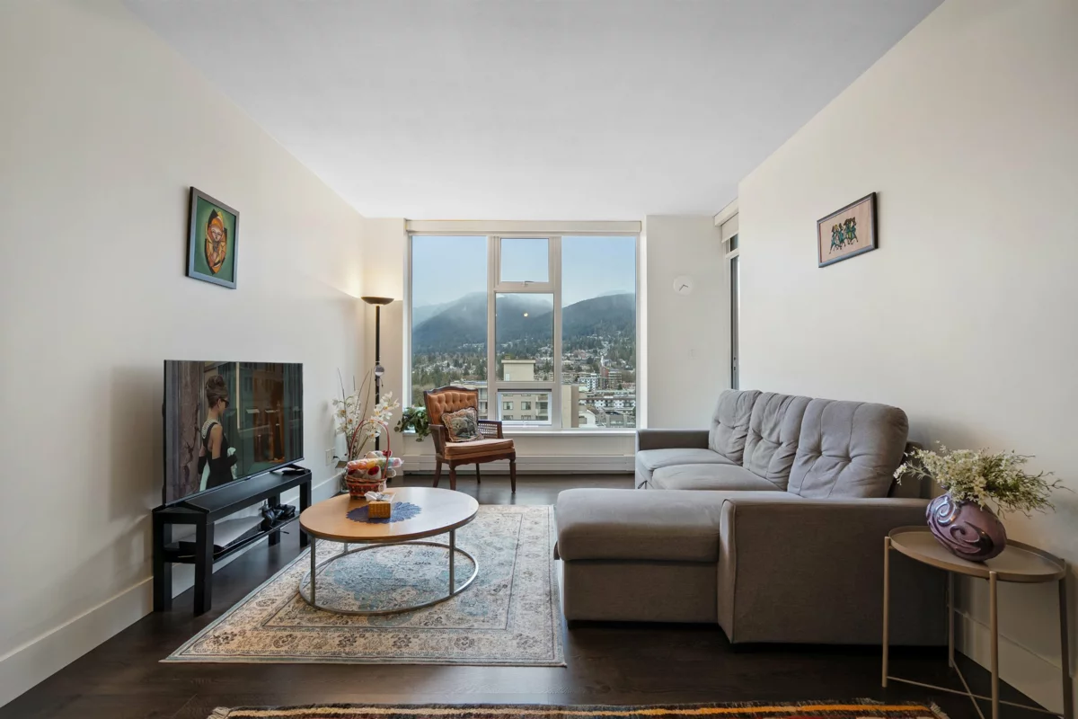 Walk-In Closet Photo of 1608 150 W 15th Street, North Vancouver, BC