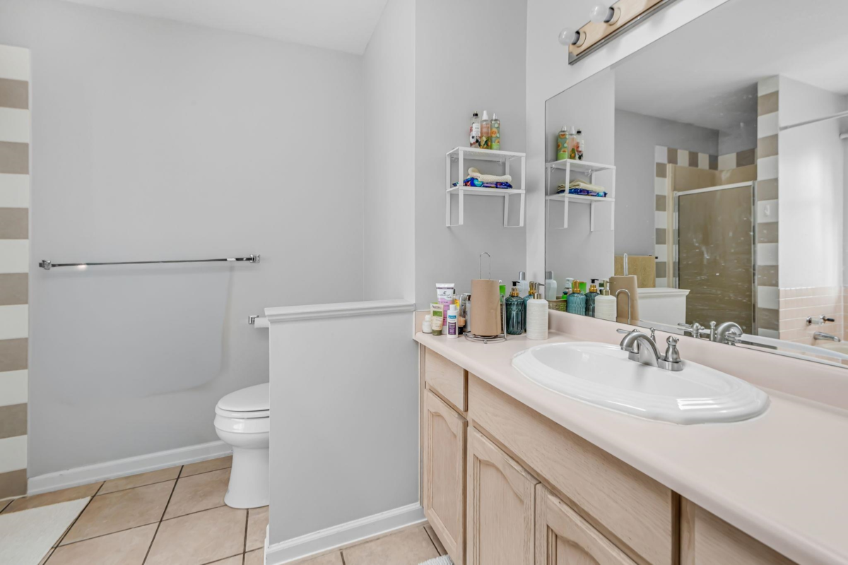 Entry Foyer Photo of 3154 Kingfisher Drive, Abbotsford, BC