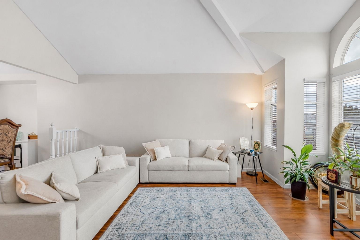 Kitchen Island Photo of 3154 Kingfisher Drive, Abbotsford, BC