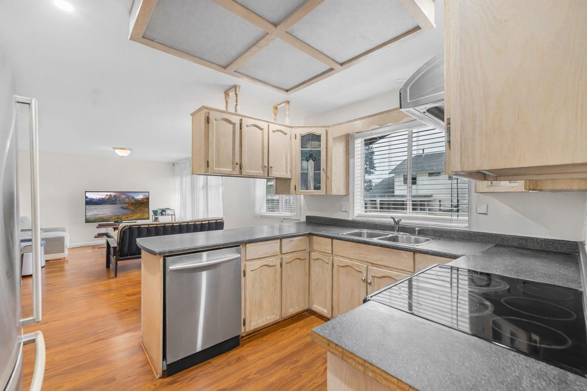 Walk-In Closet Photo of 3154 Kingfisher Drive, Abbotsford, BC