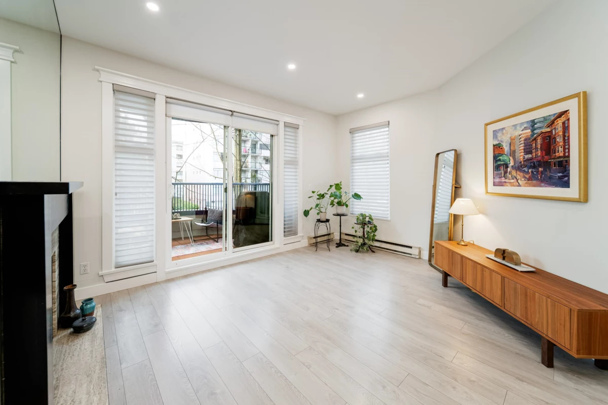 Dining Area Photo of 212 1924 Comox Street, Vancouver, BC
