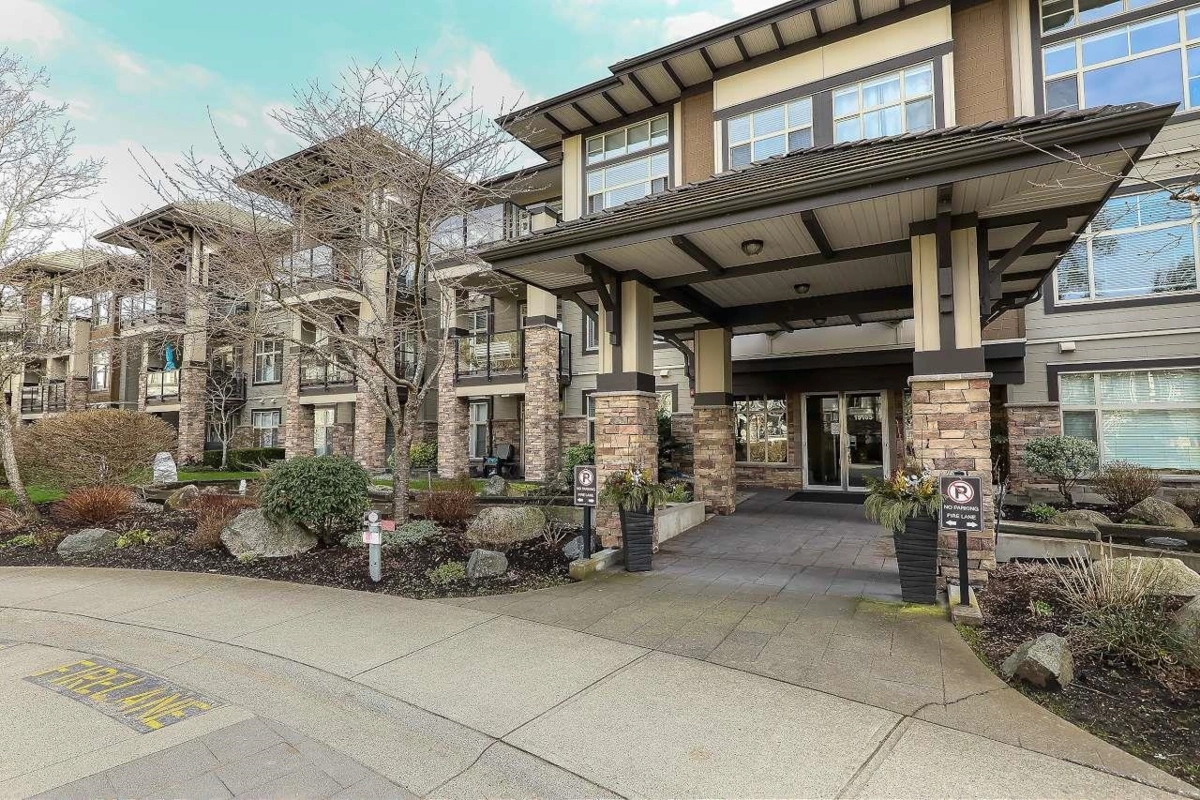 Swimming Pool Photo of 111 15185 36 Avenue, Surrey, BC