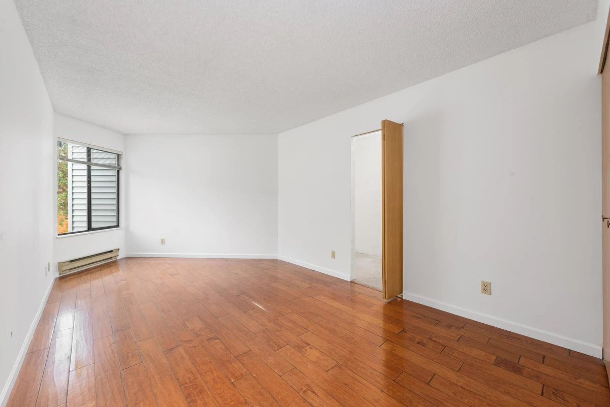Guest Bathroom Photo of 318 5800 Cooney Road, Richmond, BC