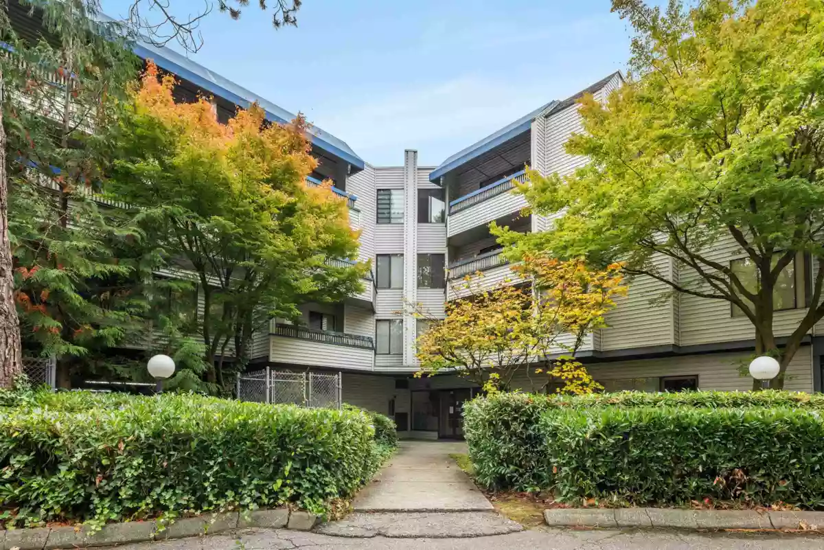 Hallway Photo of 318 5800 Cooney Road, Richmond, BC