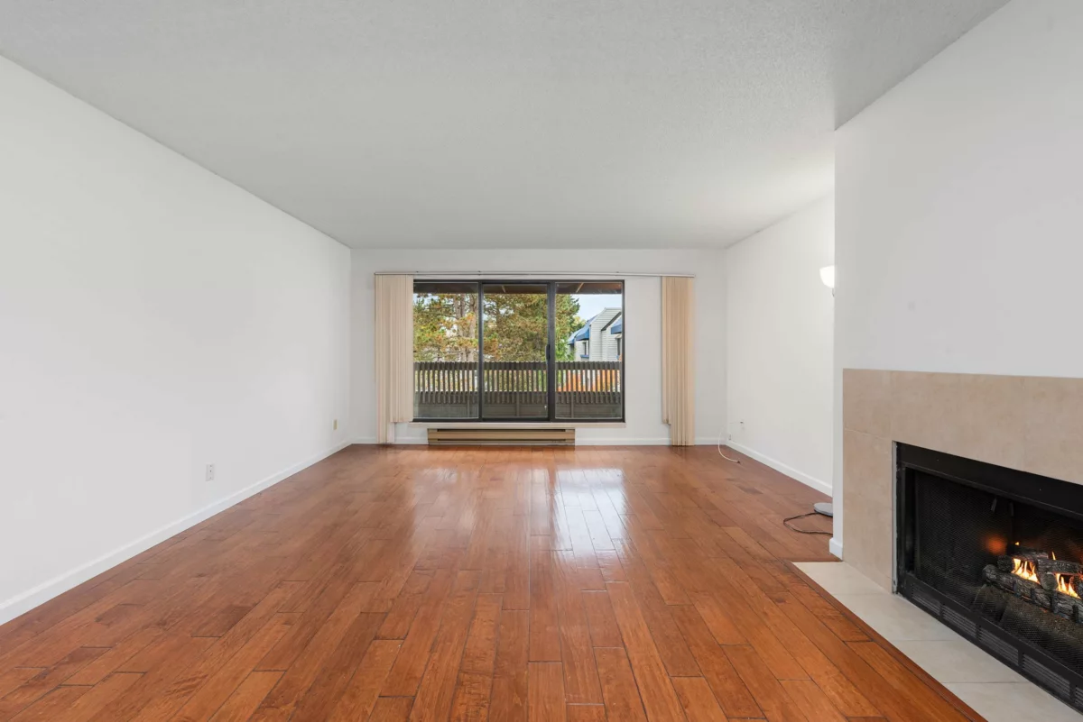Living Room Photo of 318 5800 Cooney Road, Richmond, BC