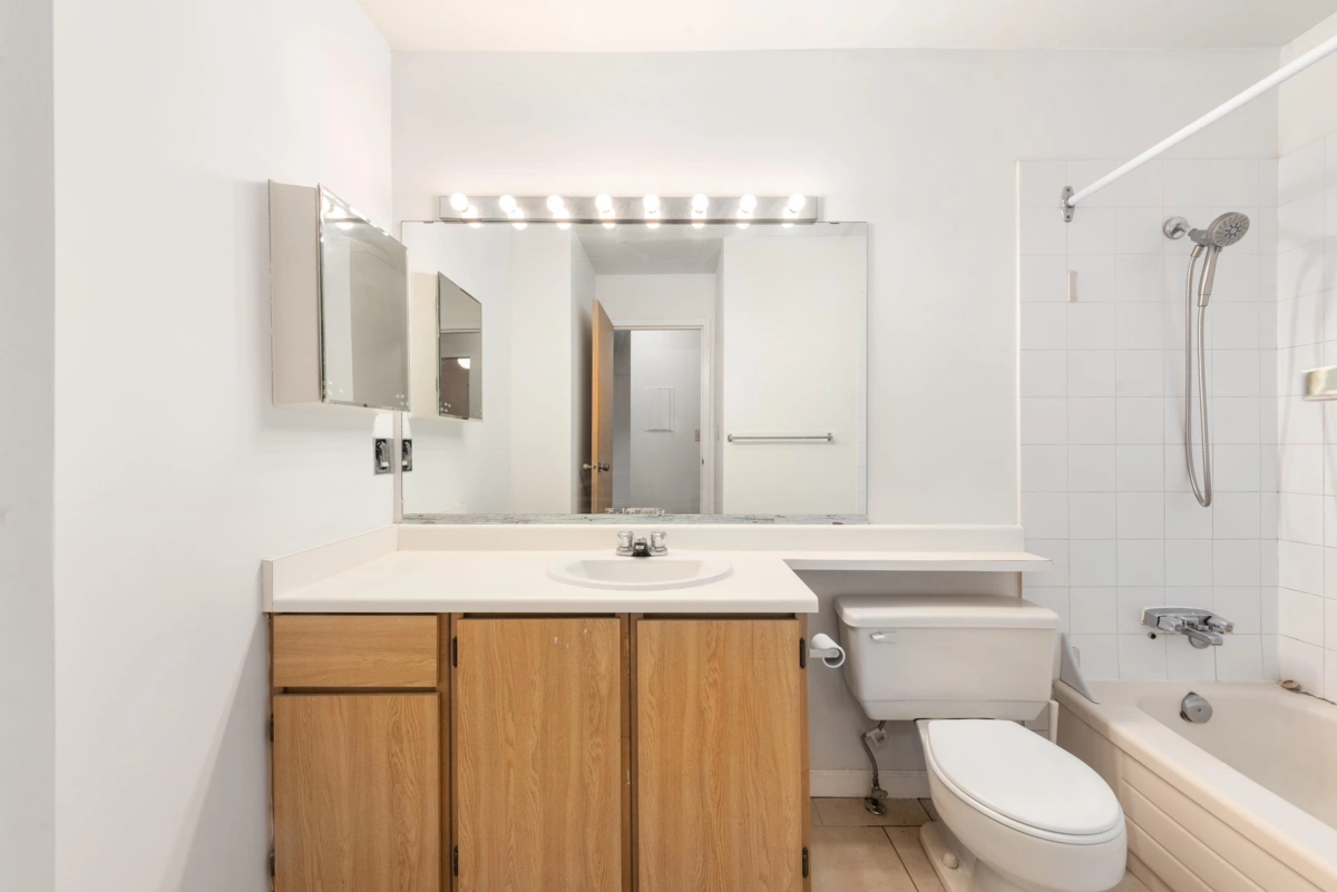 Mudroom Photo of 318 5800 Cooney Road, Richmond, BC