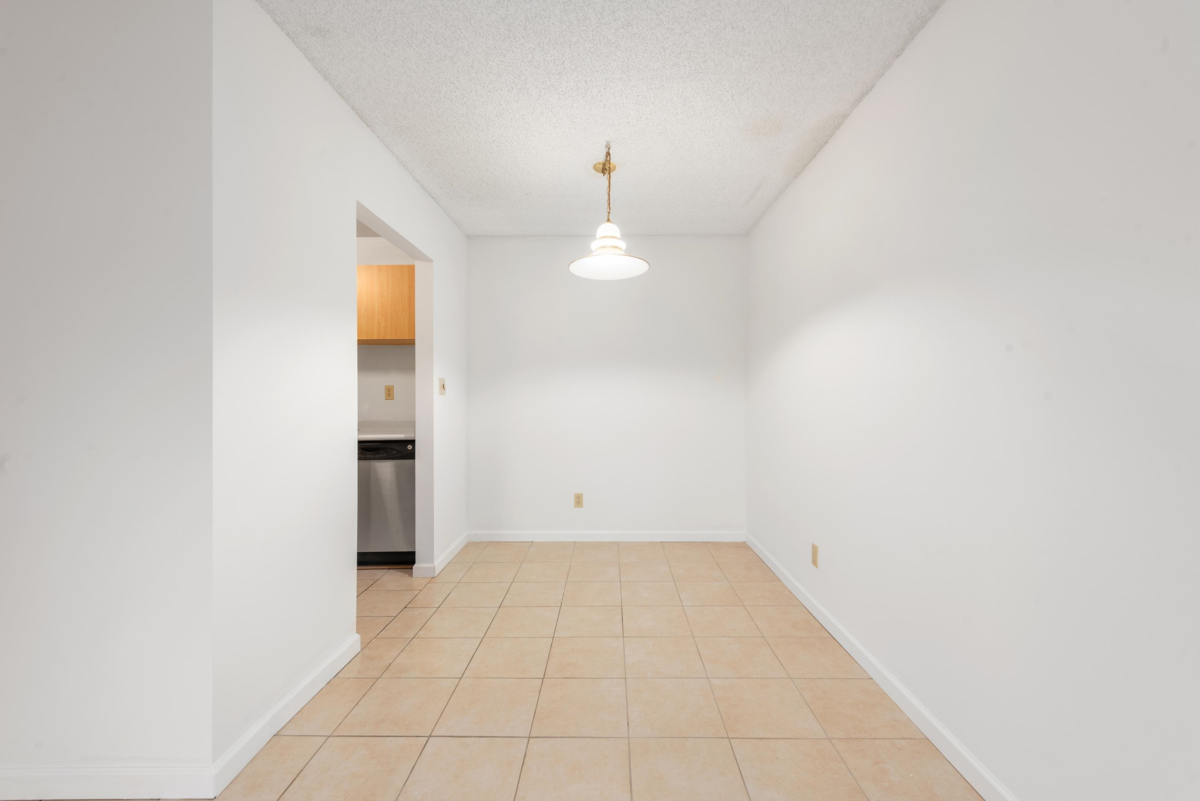 Primary Bathroom Photo of 318 5800 Cooney Road, Richmond, BC