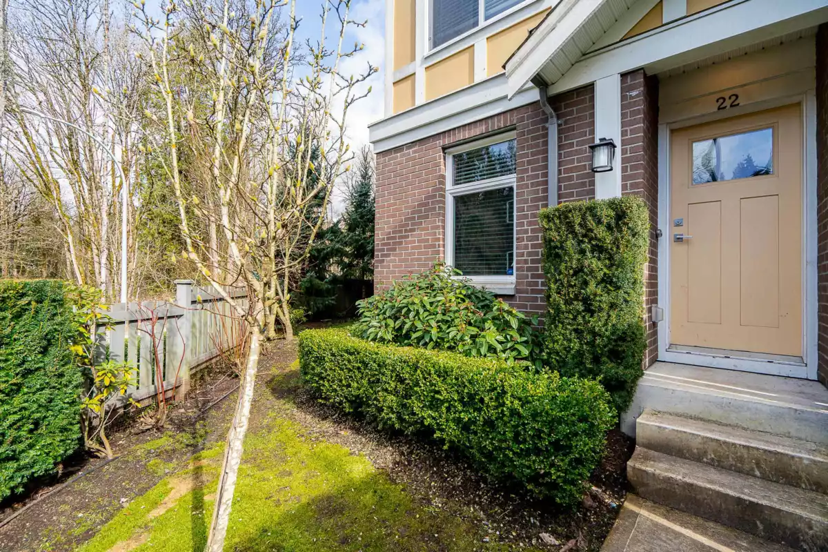 Entry Foyer Photo of 22 9718 161a Street, Surrey, BC