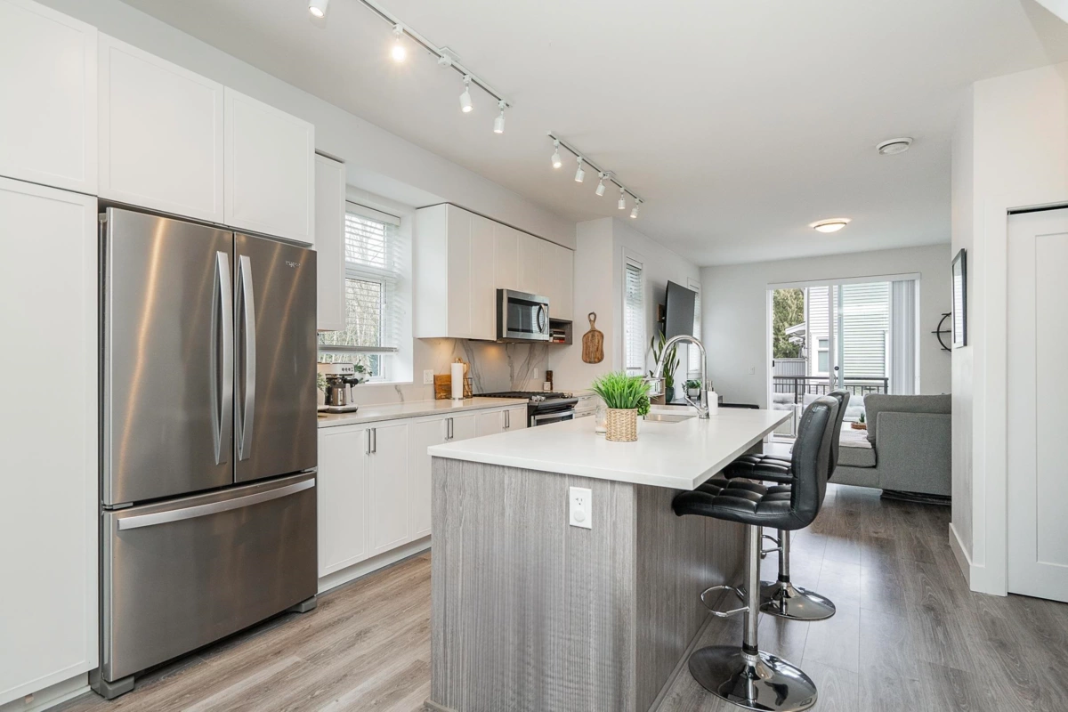 Kitchen Photo of 22 9718 161a Street, Surrey, BC