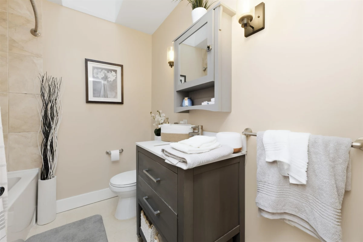 Hallway Photo of 4535 Raeburn Street, North Vancouver, BC