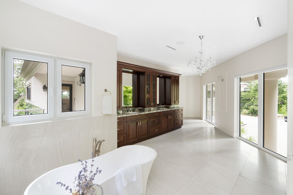 Basement Recreation Room Photo of 1760 29th Street, West Vancouver, BC