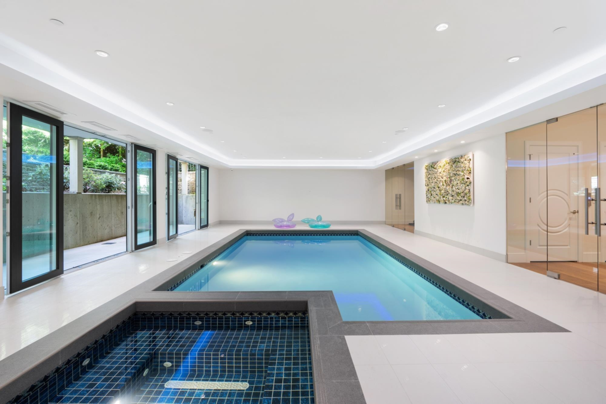 Front Yard Photo of 1760 29th Street, West Vancouver, BC