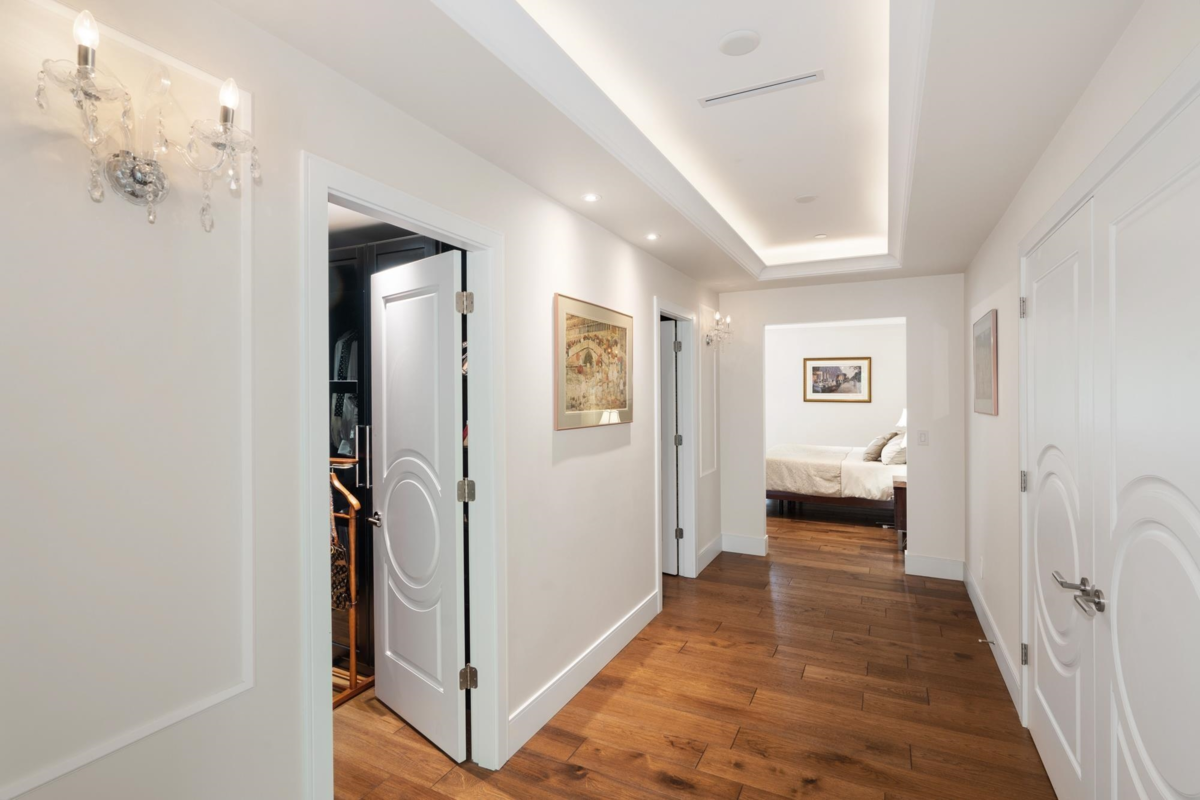 Guest Bathroom Photo of 1760 29th Street, West Vancouver, BC