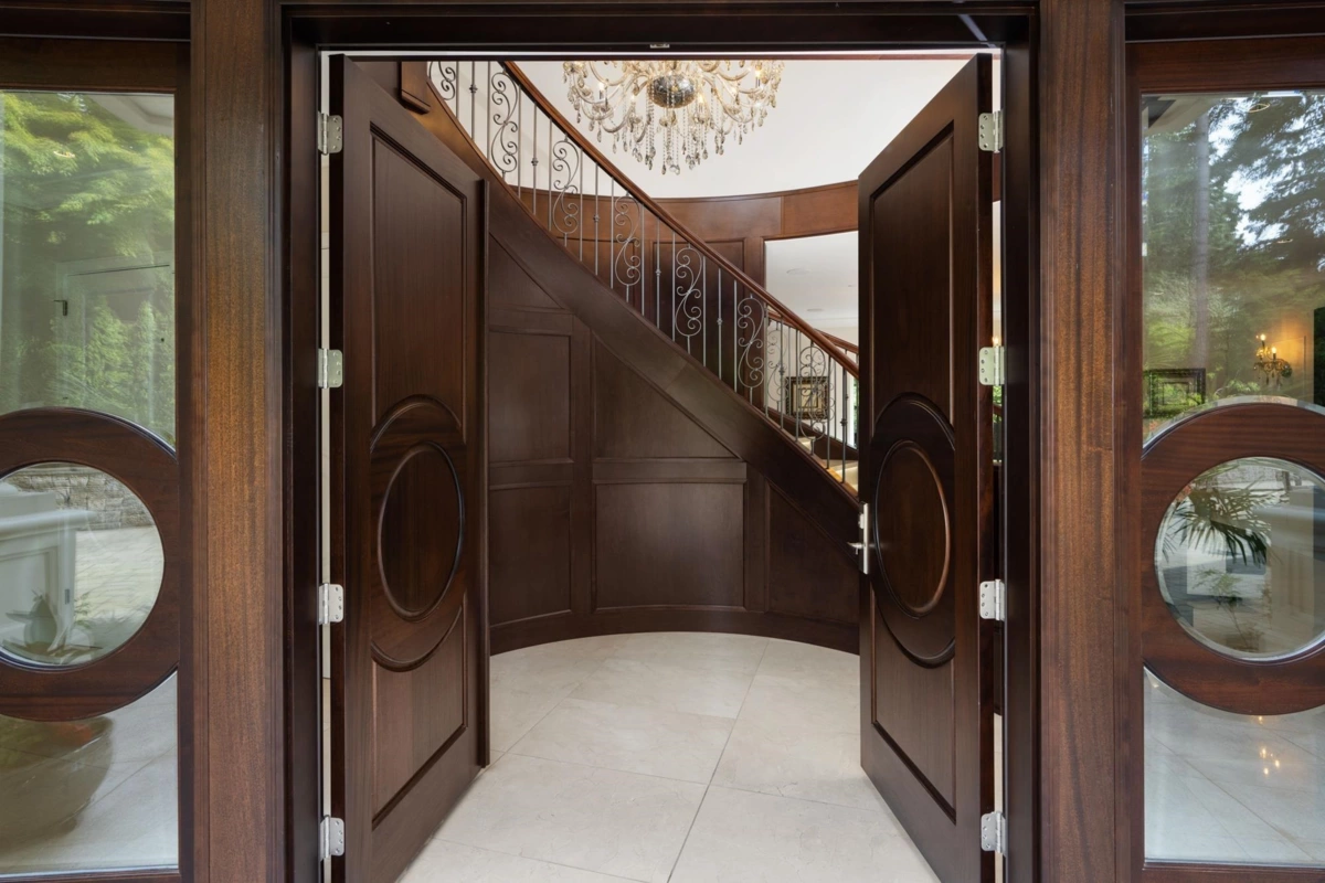 Swimming Pool Photo of 1760 29th Street, West Vancouver, BC