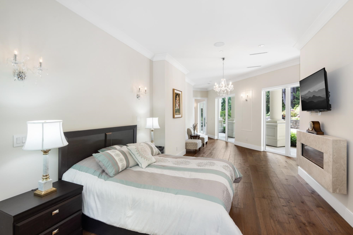 Walk-In Closet Photo of 1760 29th Street, West Vancouver, BC