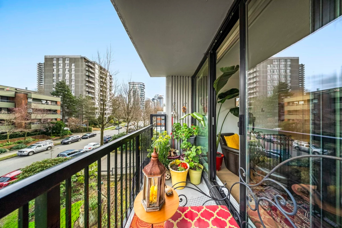 Entry Foyer Photo of 301 1330 Harwood Street, Vancouver, BC