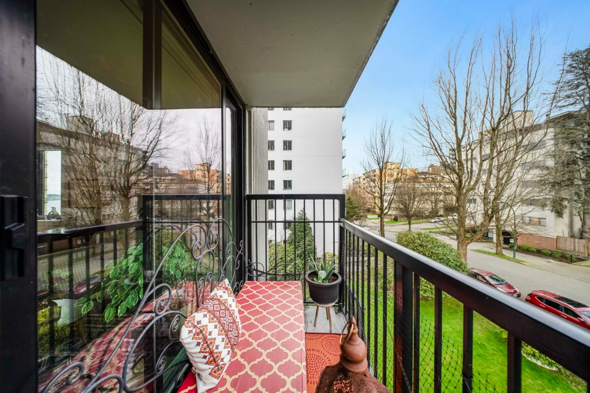 Hallway Photo of 301 1330 Harwood Street, Vancouver, BC