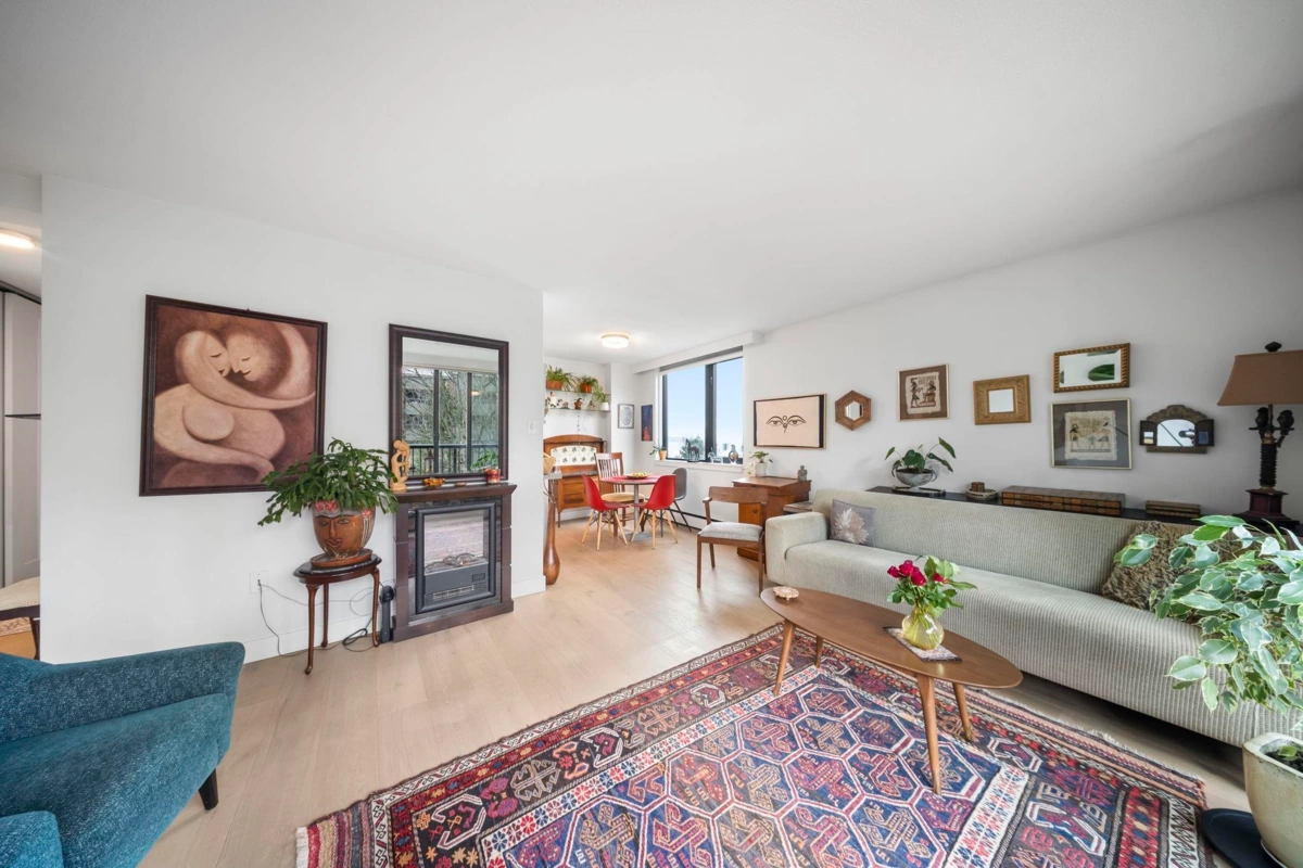 Kitchen Photo of 301 1330 Harwood Street, Vancouver, BC