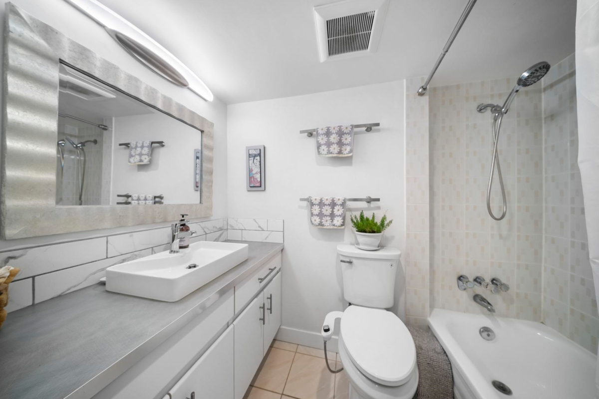 Mudroom Photo of 301 1330 Harwood Street, Vancouver, BC