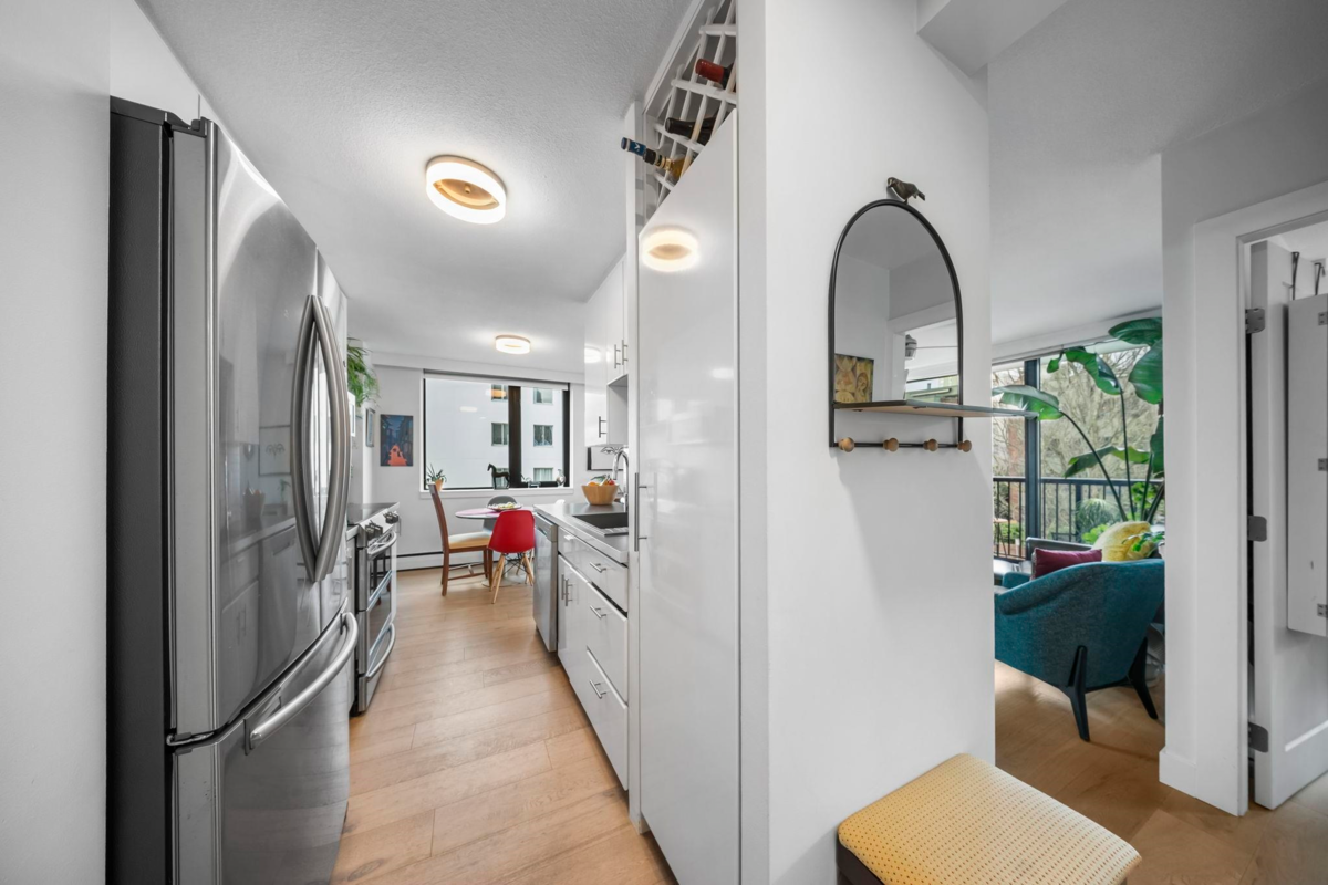 Powder Room Photo of 301 1330 Harwood Street, Vancouver, BC