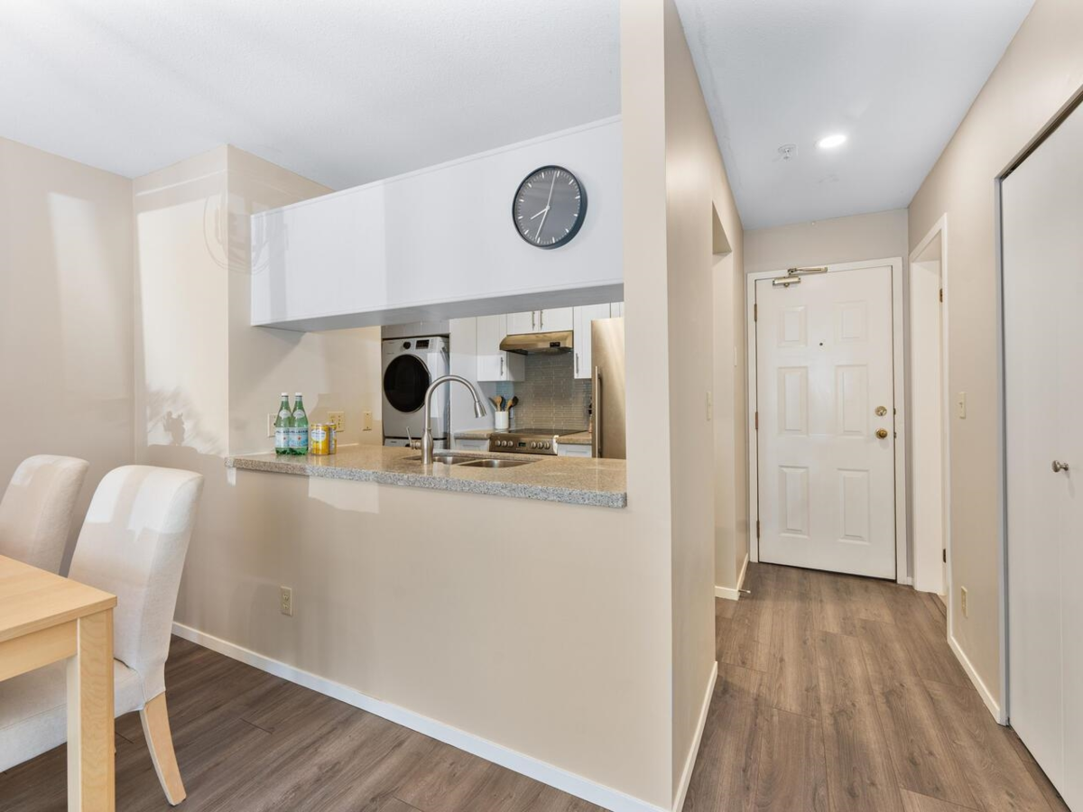 Basement Recreation Room Photo of 102 2195 W 5th Avenue, Vancouver, BC
