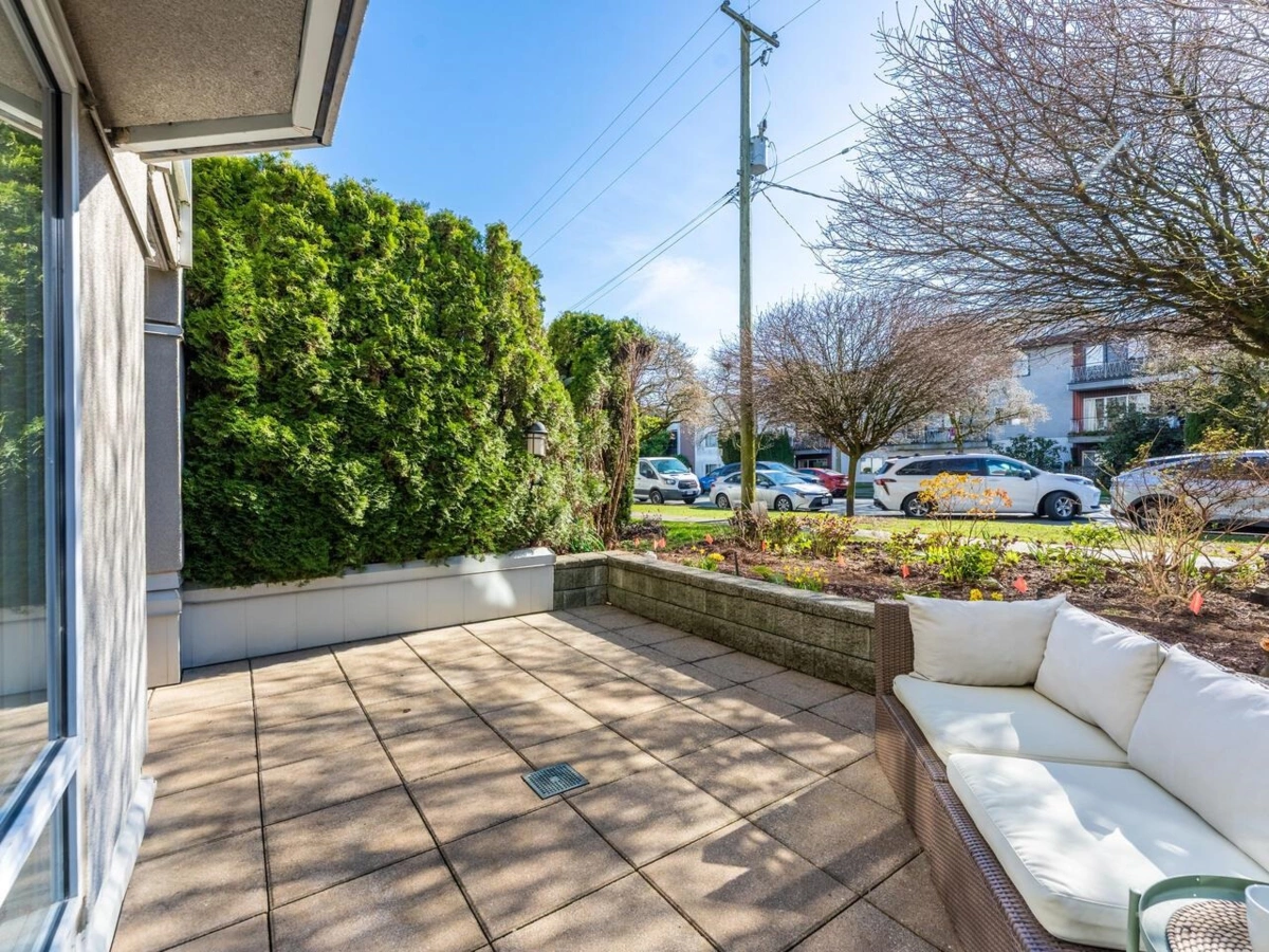 Dining Area Photo of 102 2195 W 5th Avenue, Vancouver, BC