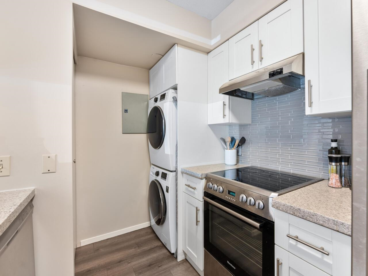 Hallway Photo of 102 2195 W 5th Avenue, Vancouver, BC