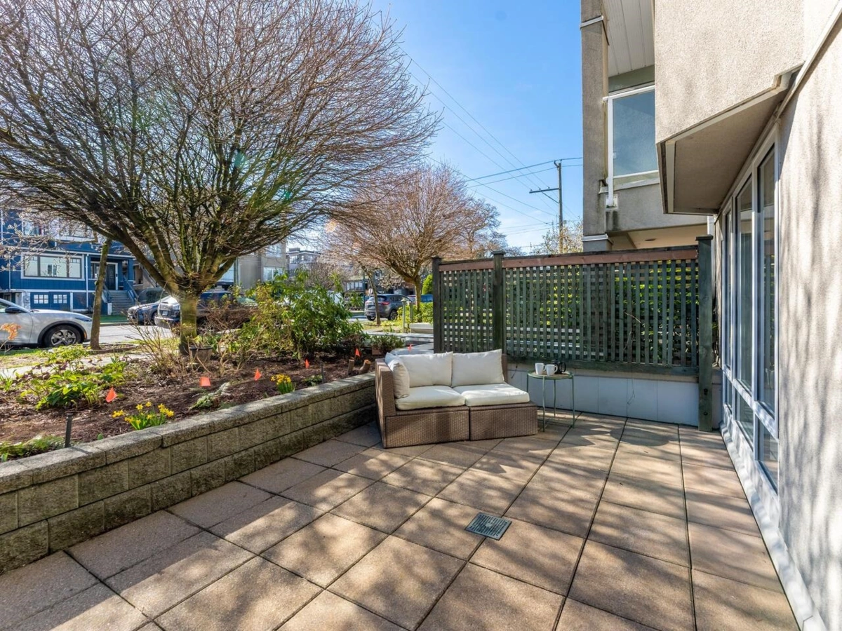 Kitchen Island Photo of 102 2195 W 5th Avenue, Vancouver, BC