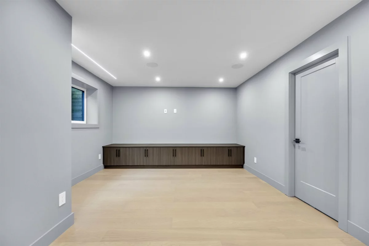 Hallway Photo of 3252 Allan Road, North Vancouver, BC