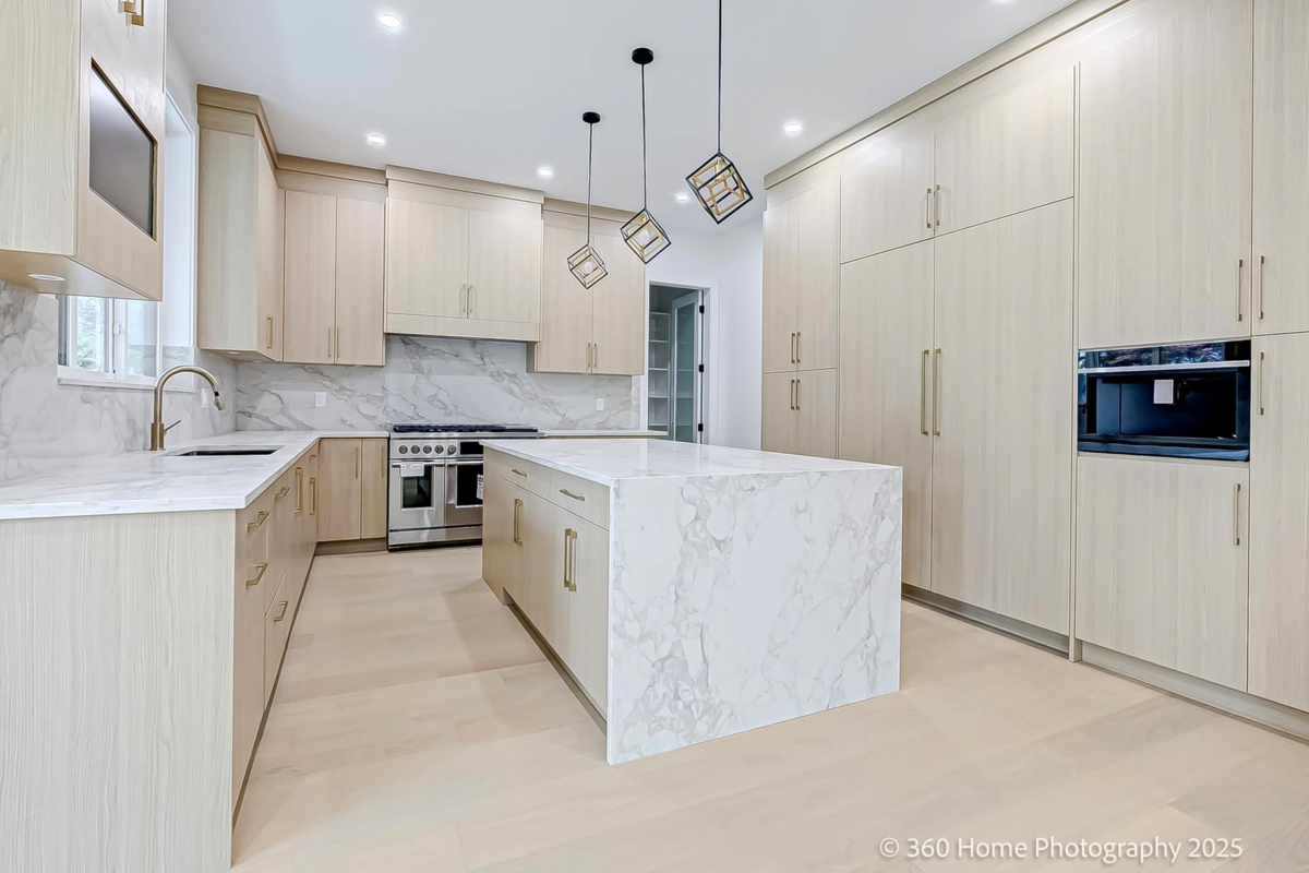 Kitchen Photo of 3252 Allan Road, North Vancouver, BC