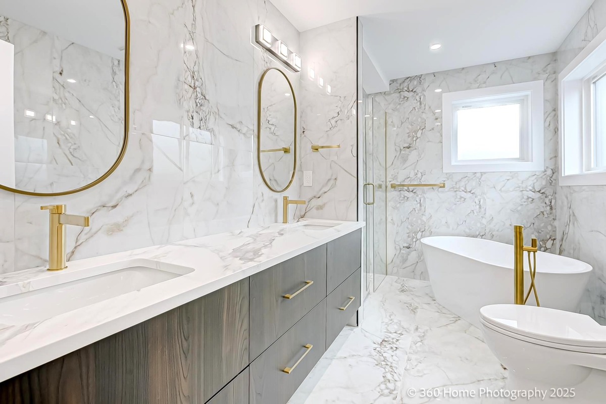 Walk-In Closet Photo of 3252 Allan Road, North Vancouver, BC